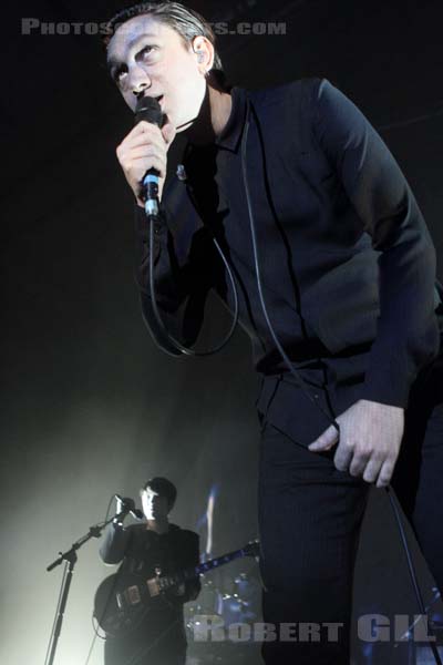 THE XX - 2012-12-18 - PARIS - CentQuatre - Nef Curial - Romy Madley Croft - Oliver Sim